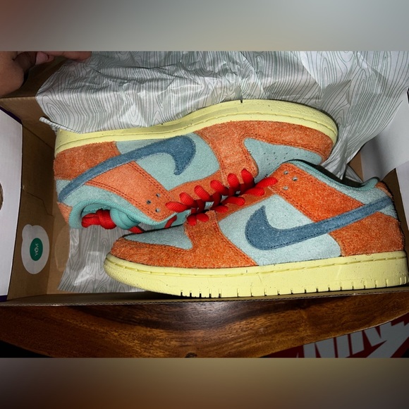 Brand New - Never Worn Nike SB Dunk Low Orange & Emerald Rise (Women size 9) - Picture 1 of 12